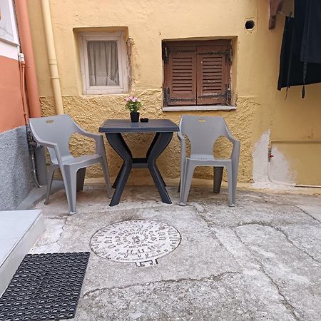Newly Renovated Apartment Next To The Port Mantouki Экстерьер фото