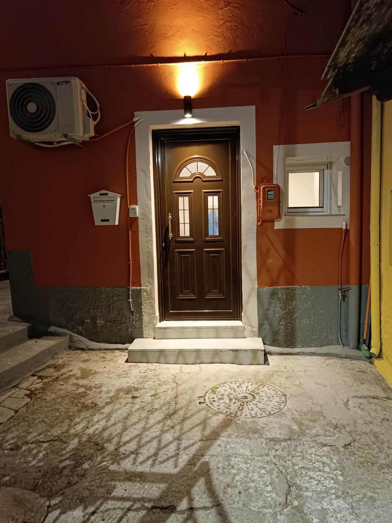 Newly Renovated Apartment Next To The Port Mantouki Экстерьер фото